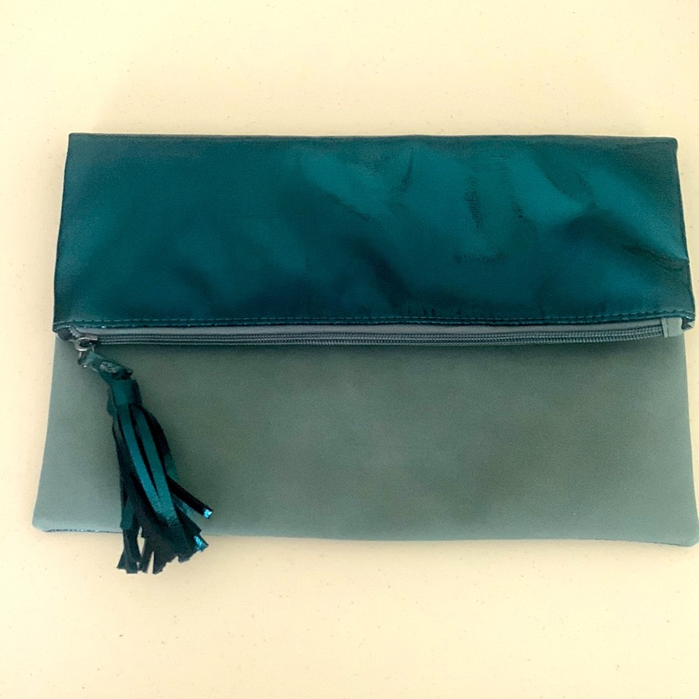 🌟Host Pick🌟 NWOT Lord & Taylor blue-green clutch